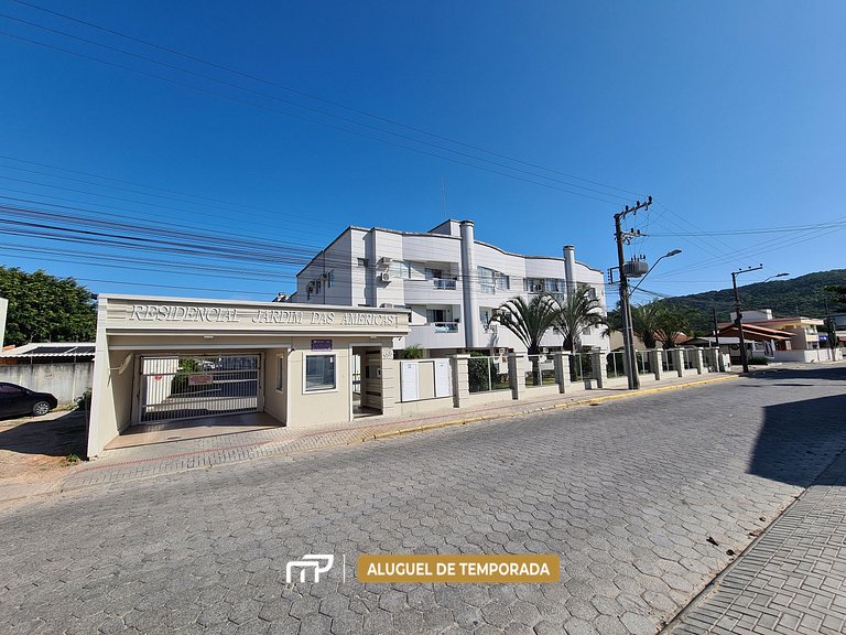 105A - Apto com 02 quartos na Praia de Bombas