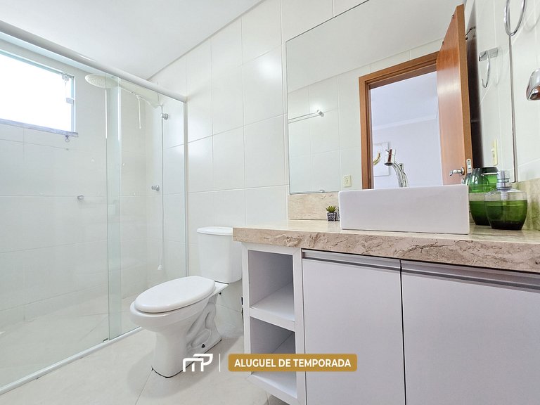 102 - Apto com 02 quartos a poucos metros do mar!
