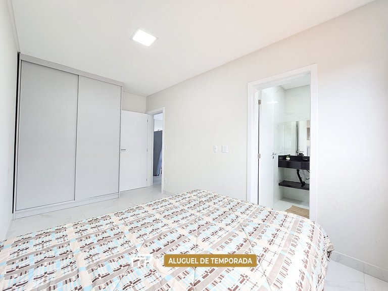 108 - Apartamento com 02 suítes para até 6 pessoas