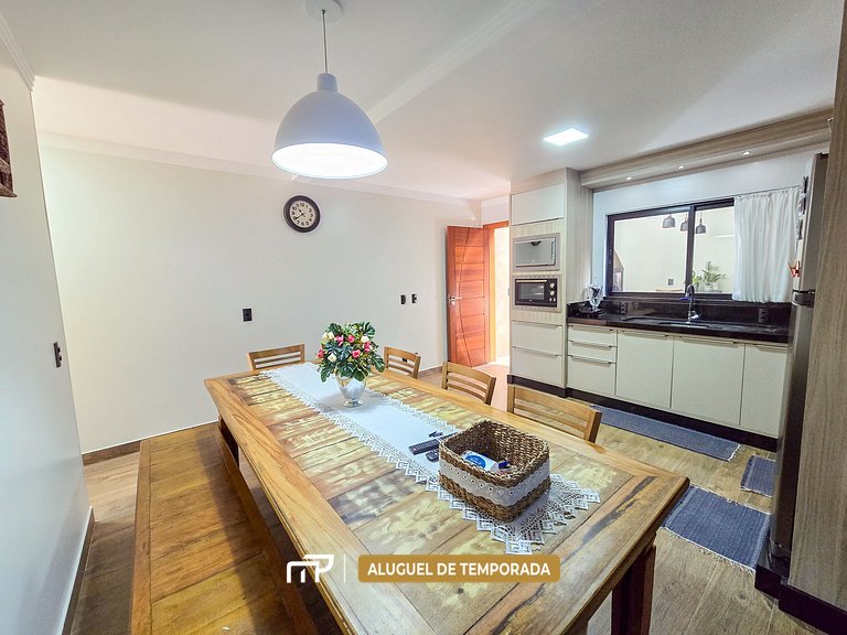 106 - Casa com 3 quartos na Praia de Mariscal