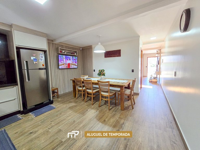 106 - Casa com 3 quartos na Praia de Mariscal