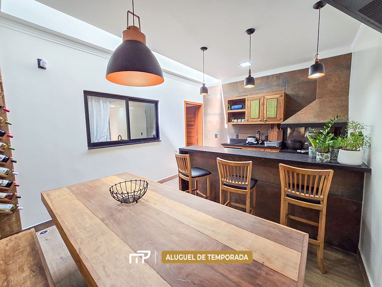 106 - Casa com 3 quartos na Praia de Mariscal