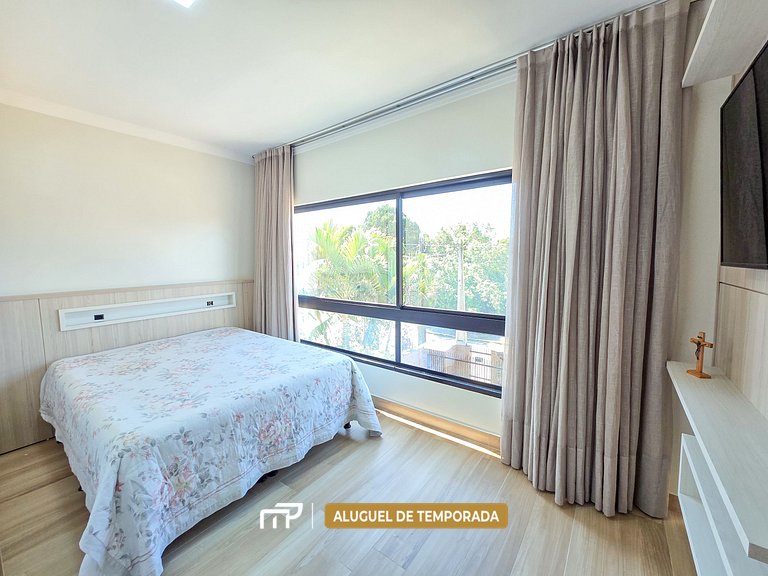 106 - Casa com 3 quartos na Praia de Mariscal