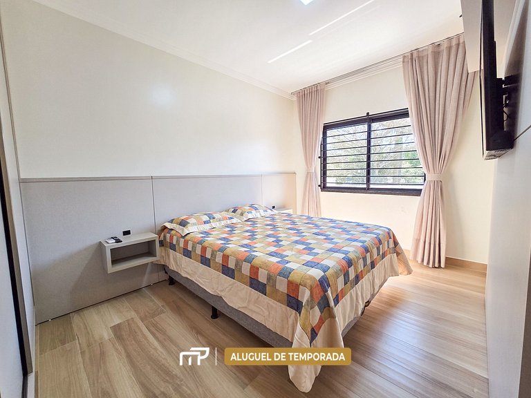 106 - Casa com 3 quartos na Praia de Mariscal