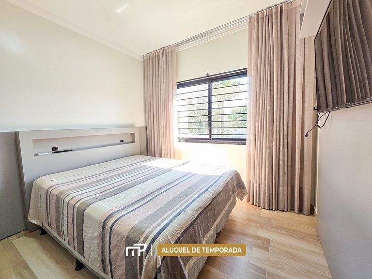 106 - Casa com 3 quartos na Praia de Mariscal