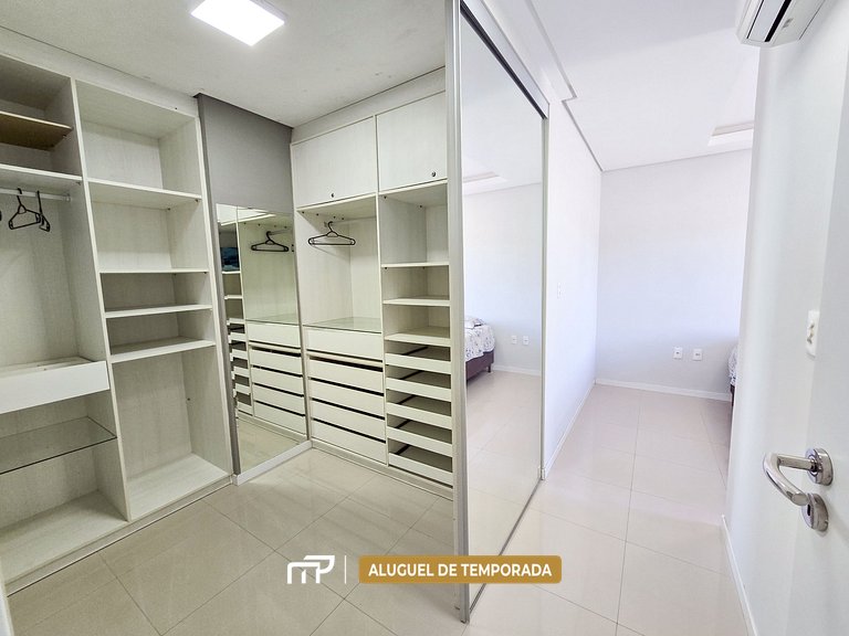 111 - Cobertura com 03 quartos e piscina