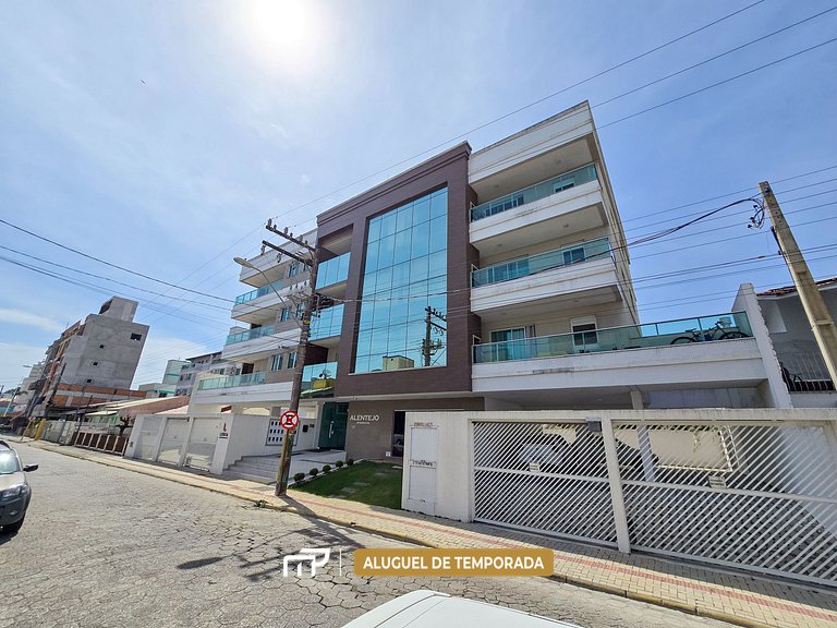 101 - Apto com 02 quartos na Praia de Bombas