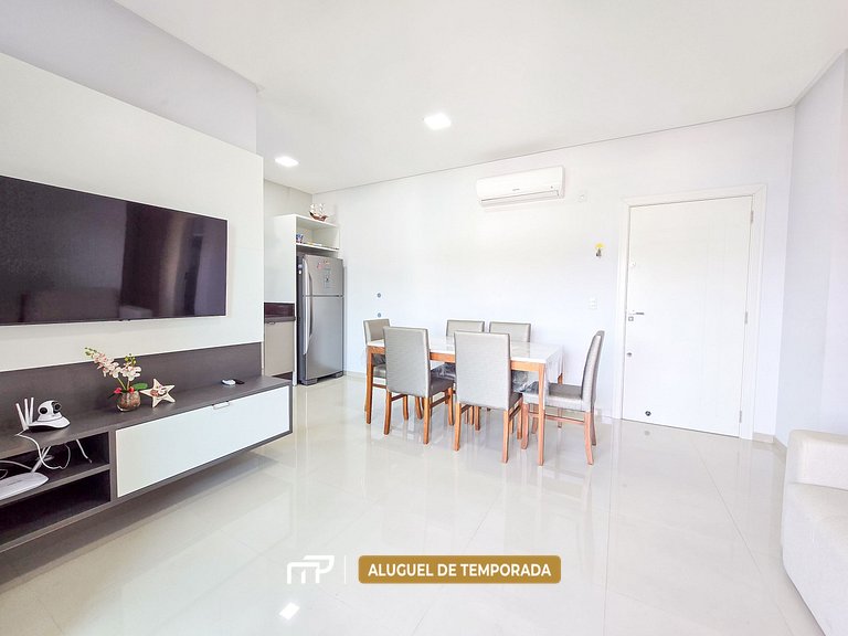 101 - Apto com 02 quartos na Praia de Bombas