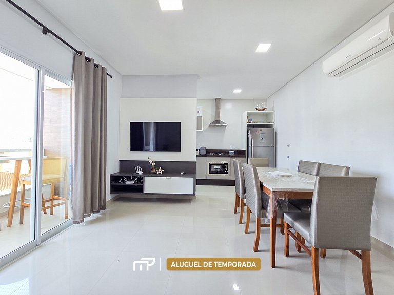 101 - Apto com 02 quartos na Praia de Bombas