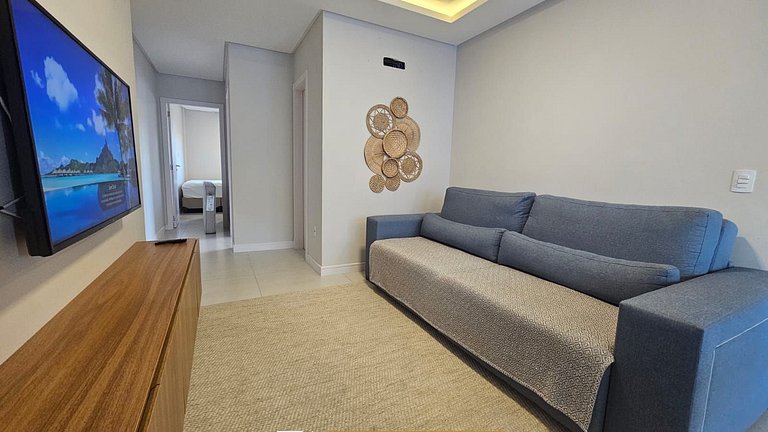 114 - Apartamento com 2 suítes, próximo à praia