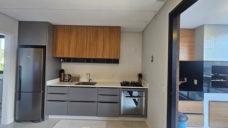 114 - Apartamento com 2 suítes, próximo à praia