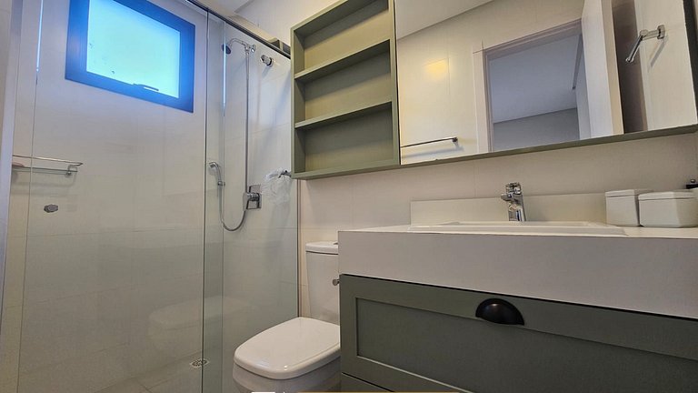114 - Apartamento com 2 suítes, próximo à praia