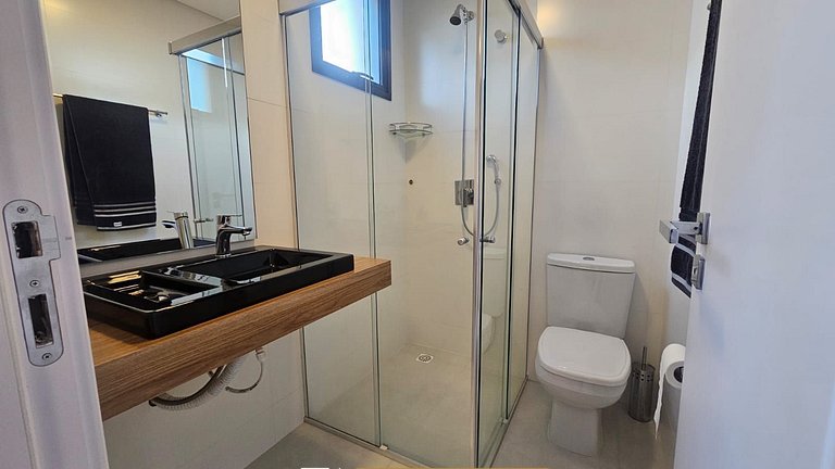 114 - Apartamento com 2 suítes, próximo à praia