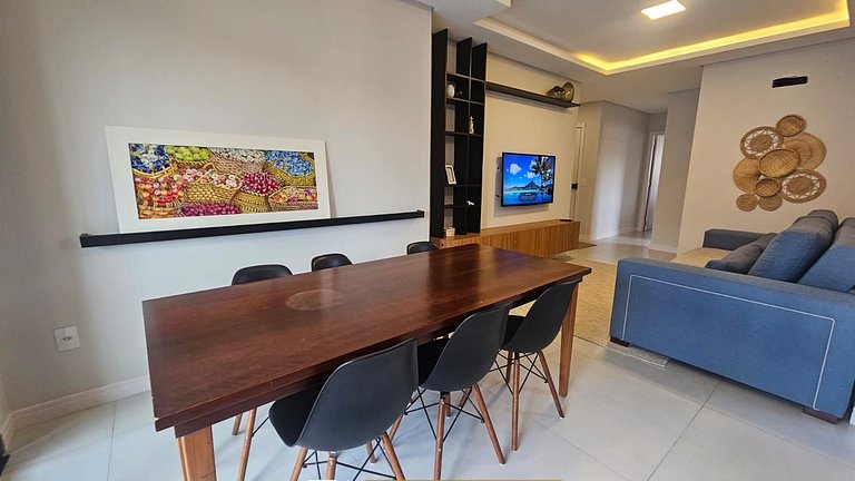 114 - Apartamento com 2 suítes, próximo à praia