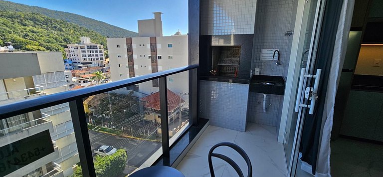 115 - Apartamento com 2 suítes a 300m do mar