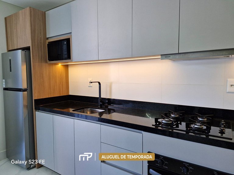 115 - Apartamento com 2 suítes a 300m do mar