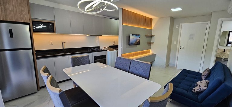 115 - Apartamento com 2 suítes a 300m do mar