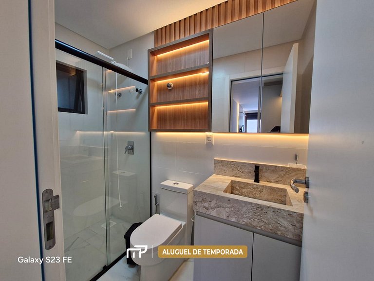 115 - Apartamento com 2 suítes a 300m do mar