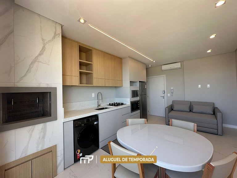 117B - Flat com vista morro, 70m da praia