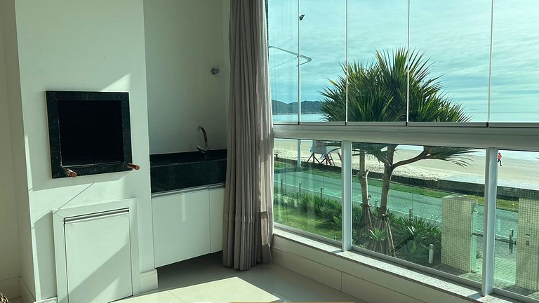 116 - Apto pé na areia com 03 suítes