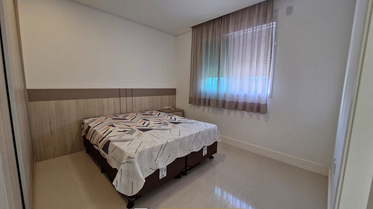 116 - Apto pé na areia com 03 suítes