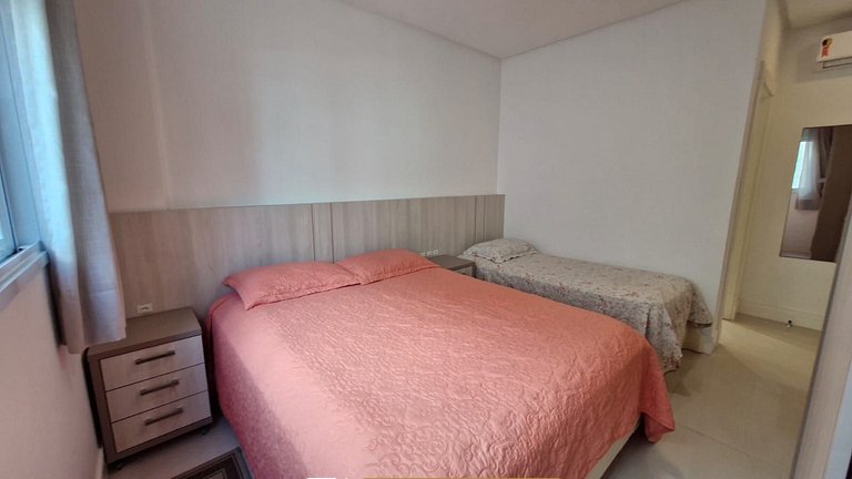 116 - Apto pé na areia com 03 suítes