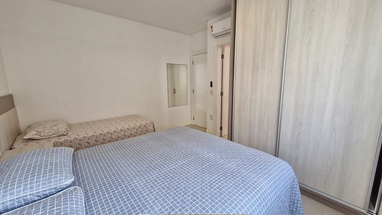 116 - Apto pé na areia com 03 suítes