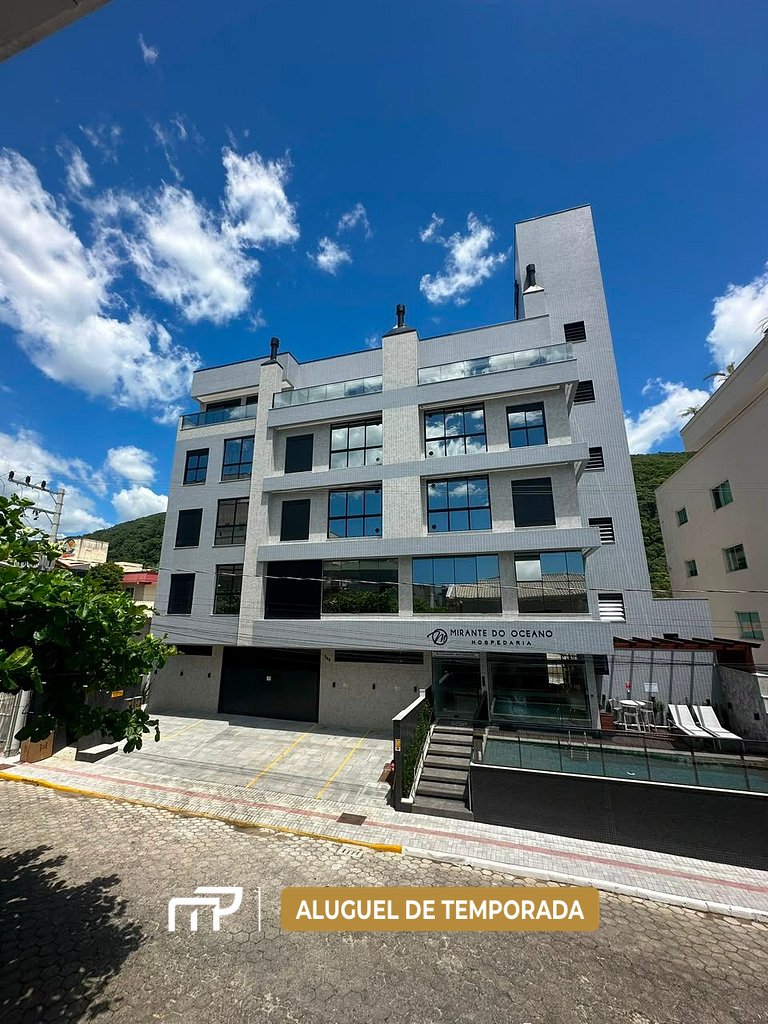 117 - Flats a 70m da praia de Bombas com lazer completo