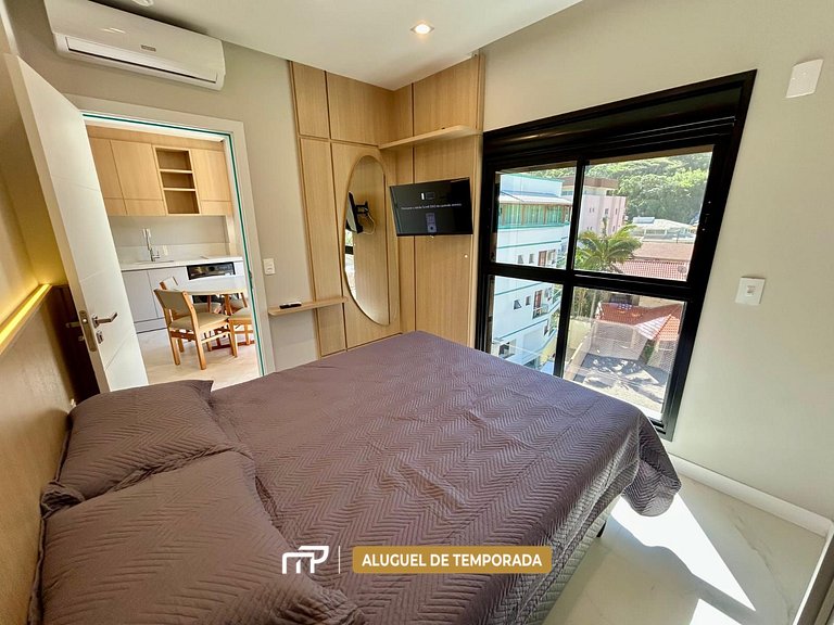 117B - Flat com vista morro, 70m da praia