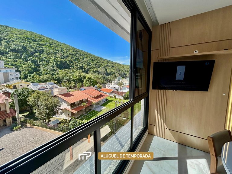 117B - Flat com vista morro, 70m da praia