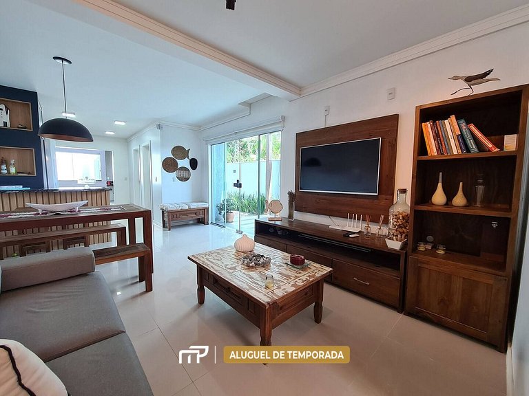 125 - Casa com 3 Quartos e Área Gourmet