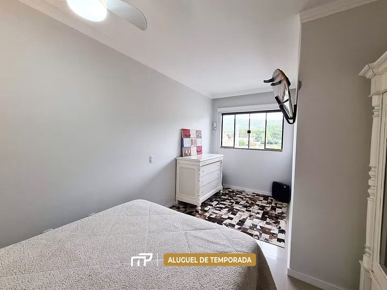 125 - Casa com 3 Quartos e Área Gourmet