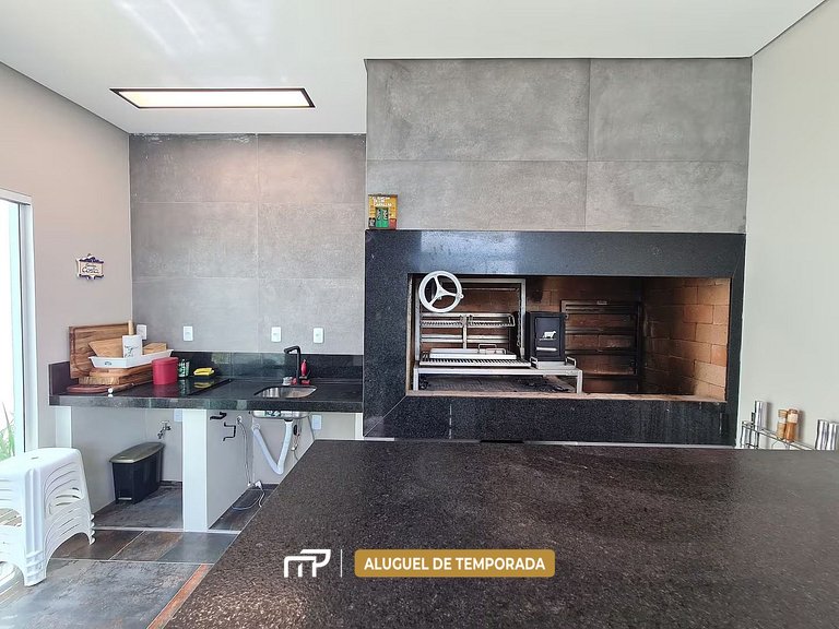 125 - Casa com 3 Quartos e Área Gourmet