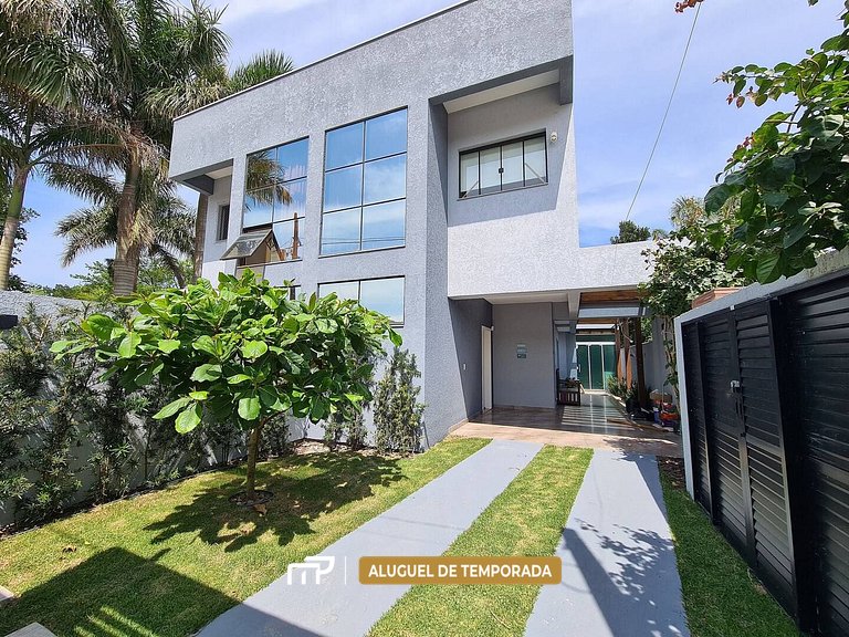 125 - Casa com 3 Quartos e Área Gourmet