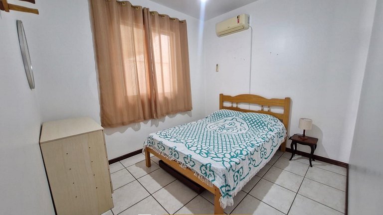 131 - Apto 2 Quartos a 30m da Praia de Bombas