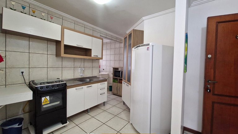 131 - Apto 2 Quartos a 30m da Praia de Bombas