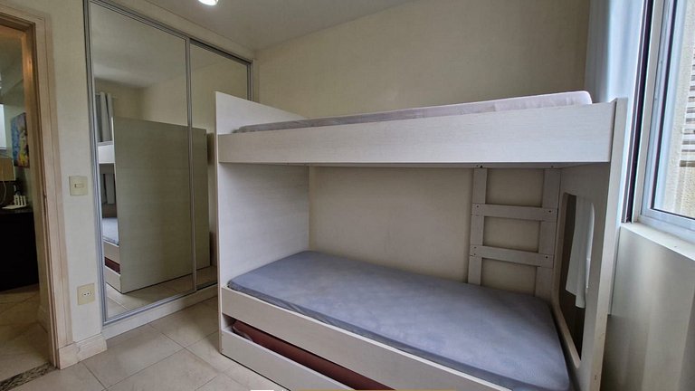 129 - Apto com 3 quartos a 250m da Praia de Bombas