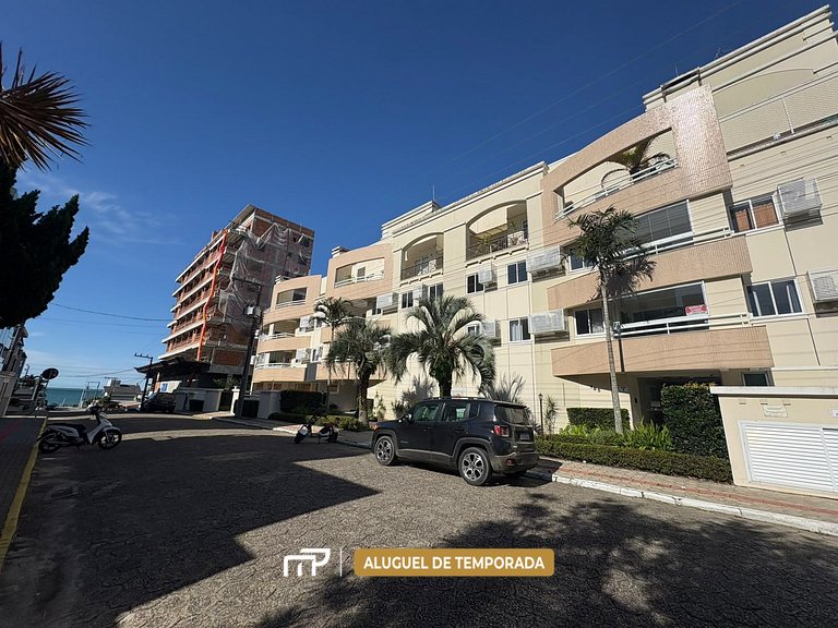 129 - Apto com 3 quartos a 250m da Praia de Bombas