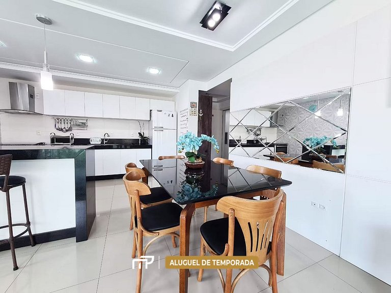 132 - Apartamento a 190 metros da Praia de Bombas