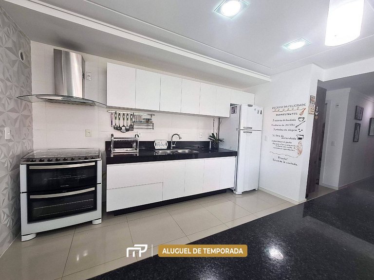 132 - Apartamento a 190 metros da Praia de Bombas