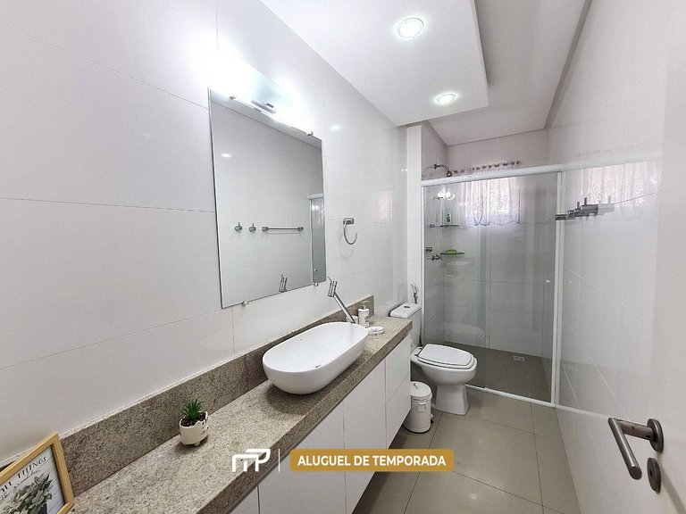 132 - Apartamento a 190 metros da Praia de Bombas