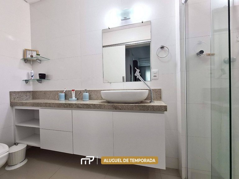 132 - Apartamento a 190 metros da Praia de Bombas