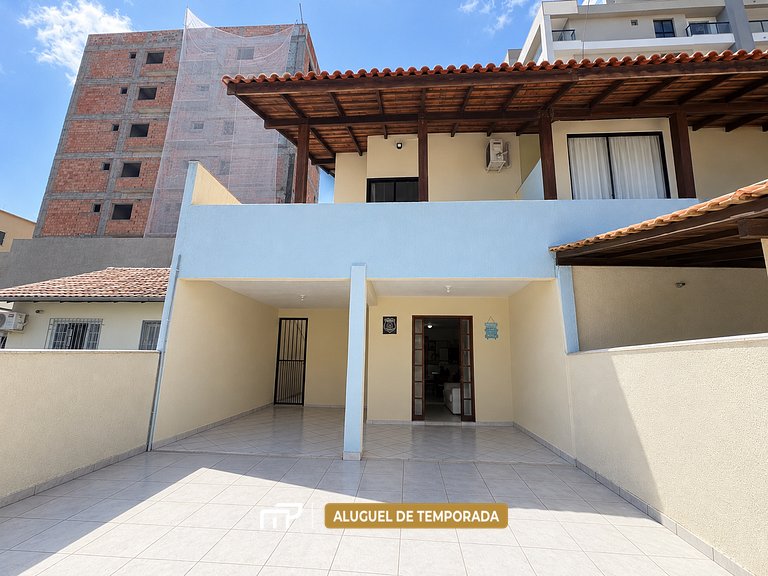 133 - Sobrado a 350m da Praia de Bombas