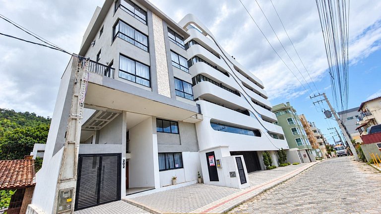 137A - Flat em Bombas a 120m da Praia